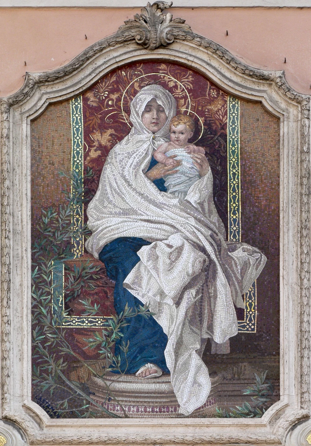 Mosaico con Madonna in facciata